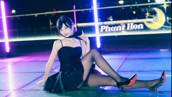 It’s getting cold. May I hold your hand? ❤ 2Phut Hon – Vertical Screen, Deadly Red Background