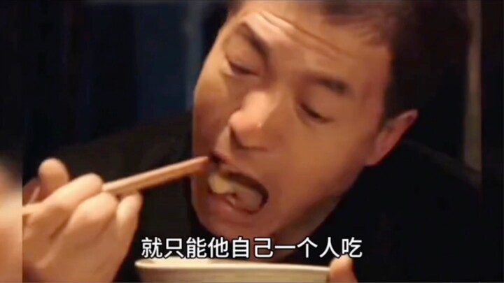 你见过这样的父亲吗？全家半年没沾过荤腥，好不容易杀头猪，结果炒了一大盘肉就只能他自己一个人吃。小女儿馋得直流口水！