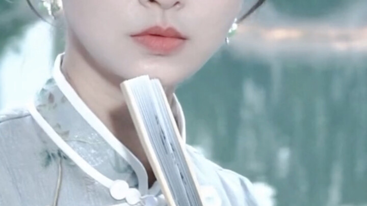 This lady is a goddess of ancient-style, modern Chinese aesthetics!