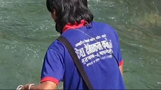 cast netting in Nepal | himalayan trout fishing with handmade cast net |
