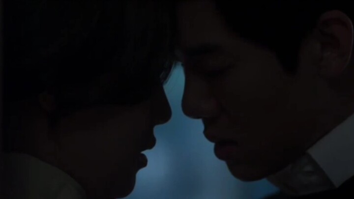 【Intimate scenes】Playboy X Introvert Girl