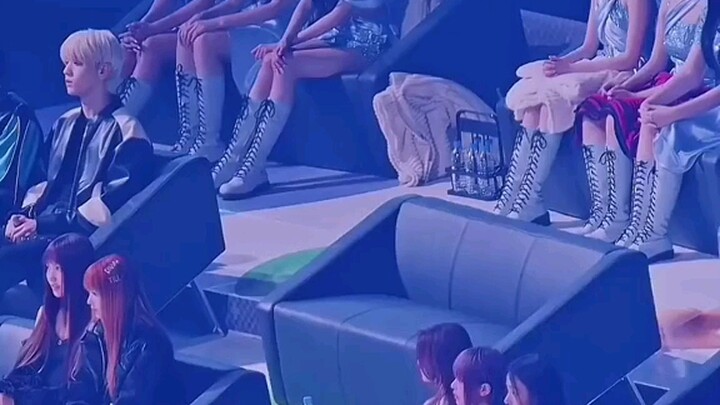 แดเนียลแอบมองจางวอนยองจนถูกจับได้ หรือว่าคนหน้าตาดีมักจะดึงดูดกันจริงๆ?