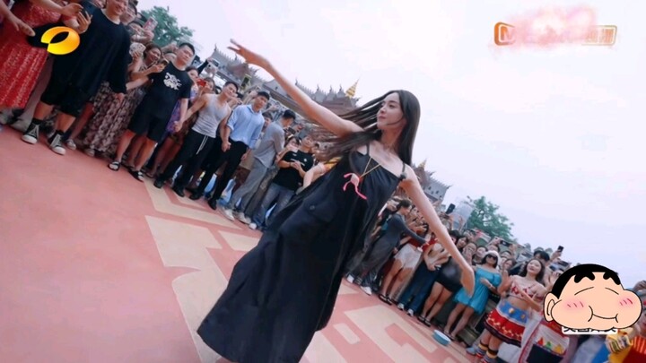 Naza menari tarian Xinjiang!!! Pesonanya meledak-ledak!