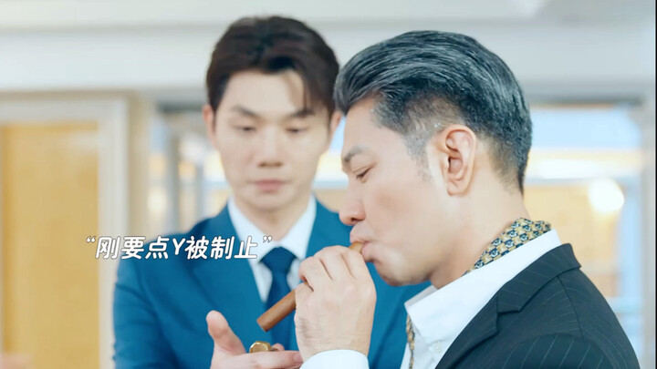 Dễ cháy hùng hổ công kích ông cụ hút thuốc trong nhà, cuối cùng lại đụng phải “bức tường thép”