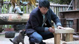 I made a bench that is not good-looking but practical, and also made a wooden bracelet for my wife. 