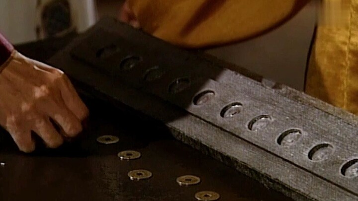 Người cha vợ được lệnh đúc tiền đồng mới, nhưng ông lại bị sốc bởi lời nói của con rể.