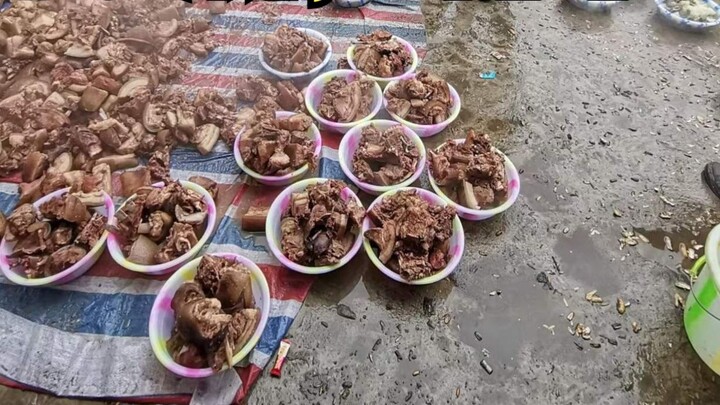 Yi Tuotuo meat: This little pig seems to have heat stroke, why don't we... | Yi people's aid life