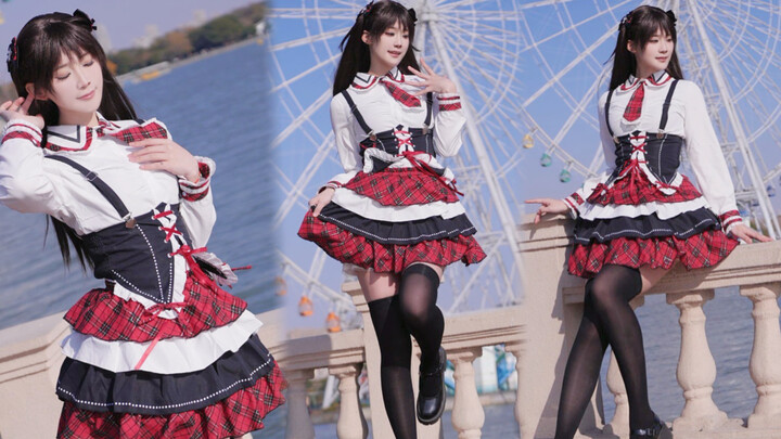 As the intro kicks in, fireballs fly! Love Fortune Cookies [10th Anniversary]