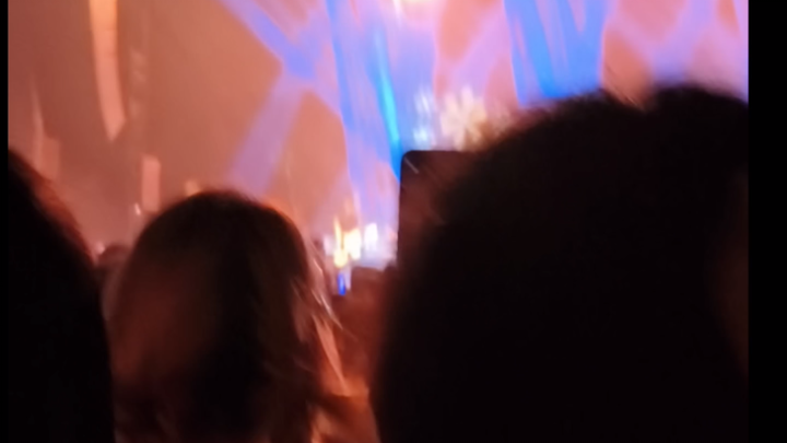 Sudah nonton live-nya Imaizumi Aika! Penampilannya imut banget, keren banget, dan begitu hangat sert