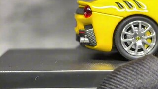 The first F12TDF small-scale car model with an openable lid on the market