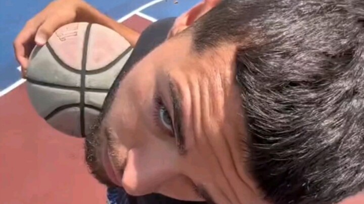 Nếu tôi cao như bạn, chắc chắn tôi đã thi đấu chuyên nghiệp rồi.