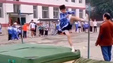 Fun sports at high school in China. 🤣