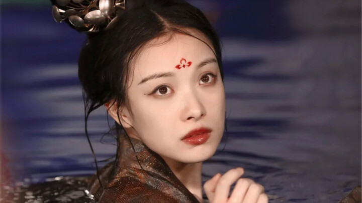 Wow, you’ve got Fan Bingbing at home, yet you’re daydreaming about Ni Ni outside!