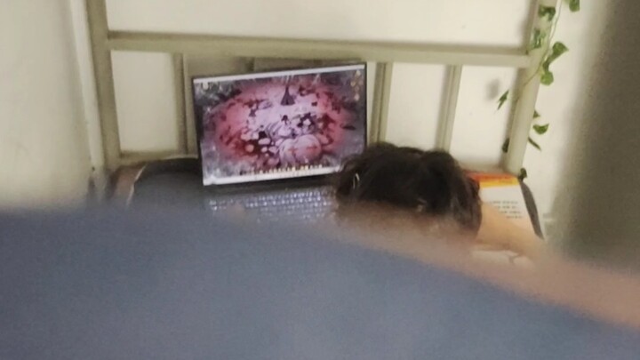 Ký túc xá mới, hóa ra bạn cùng phòng cũng là fan của Don't Starve, chẳng dám bắt chuyện