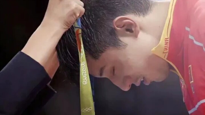 แค่ตัดจังหวะเดียวก็เสียงวิจารณ์กระหึ่มขนาดนี้ ทั้งที่เมื่อหลายปีก่อนเขาเคยตัดถึงเอวกันเลยนะ