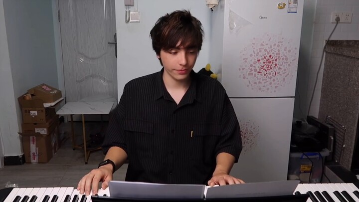 Piano playing video