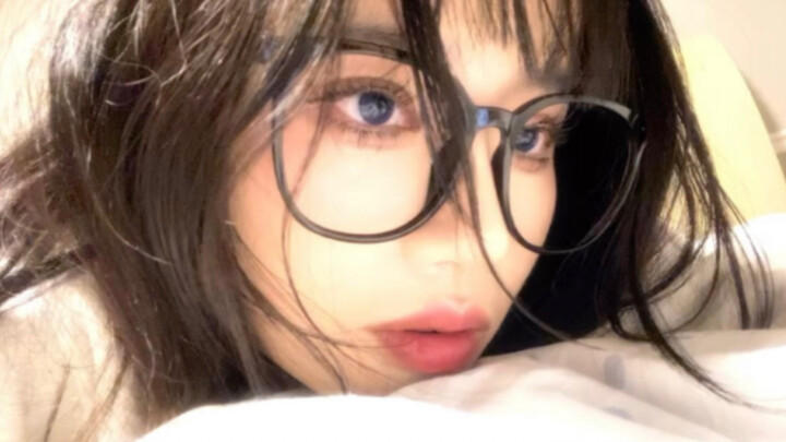 Glasses girl strikes! #poses #intense #dedicated #all-out #over 20,000 viewers online watching #once