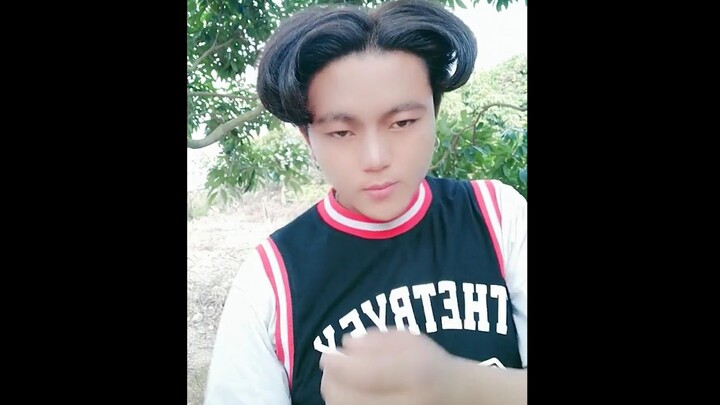[Cringey Corner] Sister, are you in an online romance? I look so cool with my middle part!