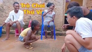 Tìm hiểu trò chơi dân gian ở châu Phi cùng cô bé Châu Phi|| Ahihi cuộc sống châu Phi