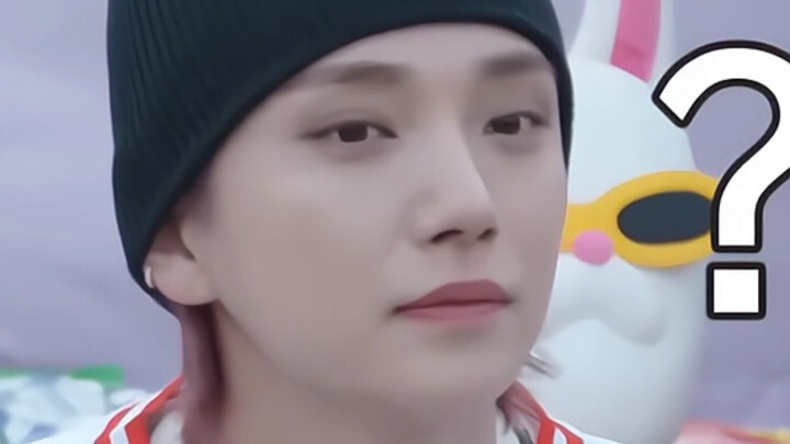 Điểm lại những khoảnh khắc Joshua sửa lỗi tiếng Anh cho các thành viên 🧑‍🏫