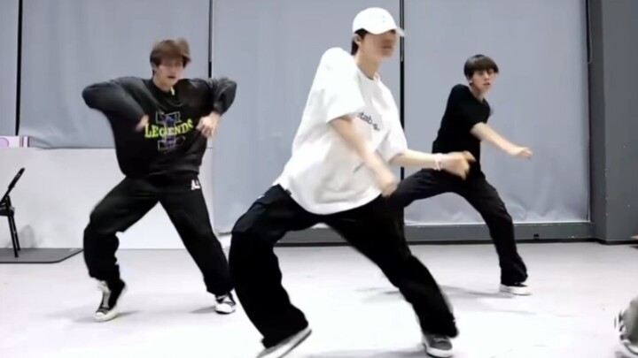 [Su Xinhao] The third generation's latest studio dance, who is competing with him for the lead dance