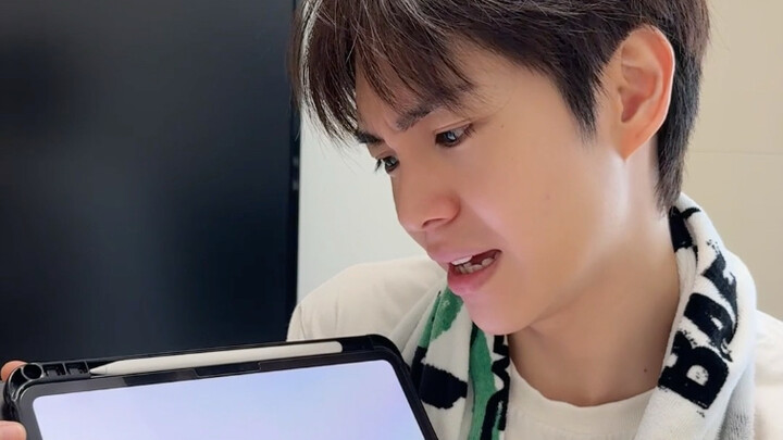 اللغة اليابانية أتت بصعوبة وبتعثر، لكن النكات الصينية تخرج من فمي بسلاسة!