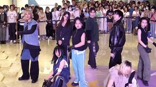 Bukan berarti Anda tidak mampu pergi ke Istana Gyeongbokgung, tetapi Beijing Road lebih hemat biaya!