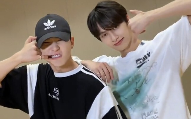 [Tantangan] Psycho bersama Wen Junhui dan HOSHI, goyang-goyang