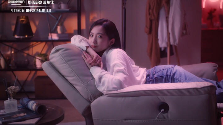 This is so sexy! Can you believe this is an ad? The latest “Sofa Dance” by Meng Meiqi—what else can’