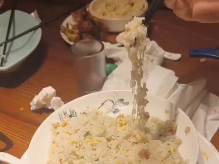 A netizen ordered a meal and, by the end, the restaurant served up a stringy Yangzhou fried rice.