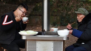 柴火煮火锅才有味，买200元牛杂吃“牛杂火锅”越辣越过瘾