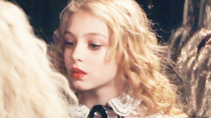 Thật là điên rồ! Hóa ra trước vẻ đẹp thực sự, cả phim kinh dị ngày xưa cũng cạnh tranh khốc liệt đến