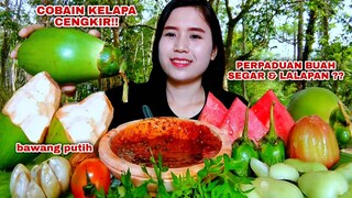 MUKBANG KELAPA CENGKIR, BAWANG PUTIH, TERONG MENTAH BUAH SEGAR BUMBU RUJAK#rujakkelapamuda#lalapan