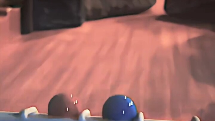 الأحمر: أظهر الأخ الأكبر الذي يتحمل الأخطاء...