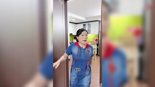 Tôi qua lời kể của mấy bà hàng xóm