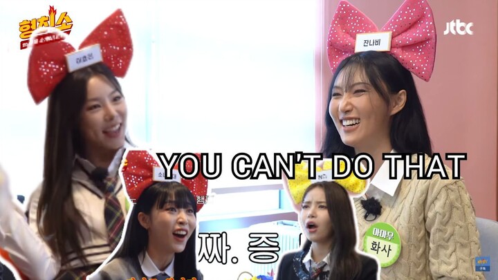 [ENG SUB] MAMAMOO playing GUESS WHO'S ME in a waiting room