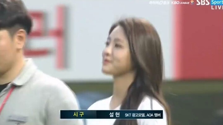 Only the reigning top-tier idols of their time get to throw the first pitch.