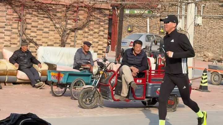 Yang kamu bayangkan saat pulang kampung untuk lari saat Lebaran & kenyataannya…