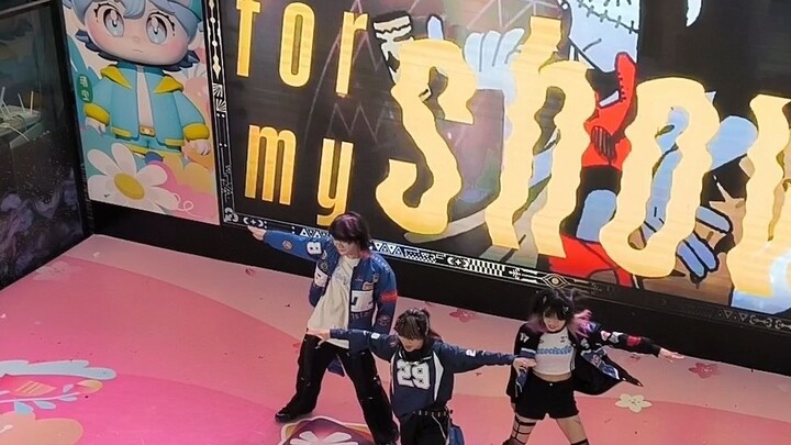 I was passing by a shopping mall and saw a really exciting song. Does anyone know what it is?