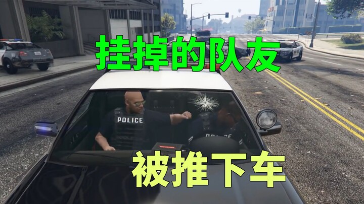 The teammate who died was pushed out of the car by his colleagues. How cruel!