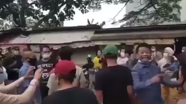NIAT MAU KEREN!!! MALAH LUPA TEKS 😂