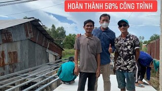 1001 mái ấm của Khương Dừa. Nhà anh Y đã hoàn thành phần sàn để tiếp tục dựng lên phần nhà.