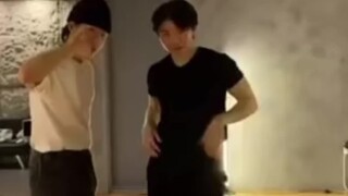 ใครก็ตามที่ไม่เคยเห็นส่วนนี้ของ Li Zhixun จะต้องรู้สึกเสียใจ