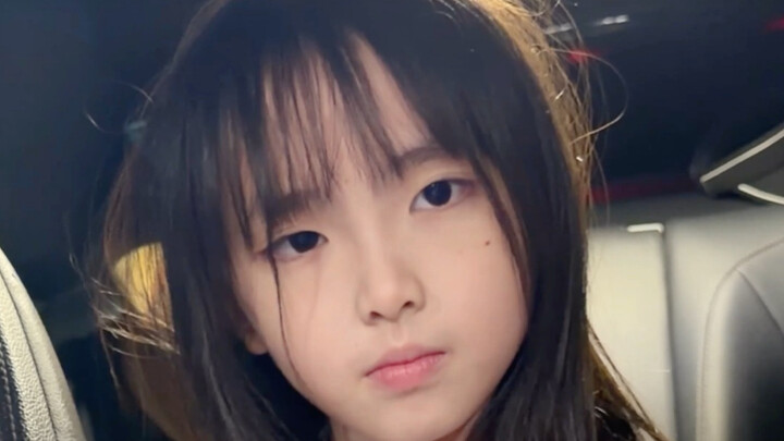 Mengjie: Do I look really silly? (｡ì _ í｡)