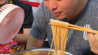A handsome guy from Fujian challenges himself to make 500g of spicy snail noodles. Can he succeed?
