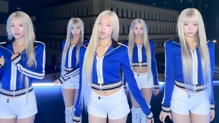 The whole crew looks so stunning with their blonde hair 👱🏻‍♀️ A2O MAY’s new song dance for “Withdraw