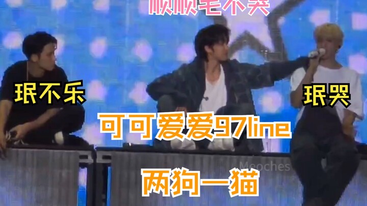 [97line] Just sneaking a chuckle because I switched microphones, only to see Minghao getting distrac