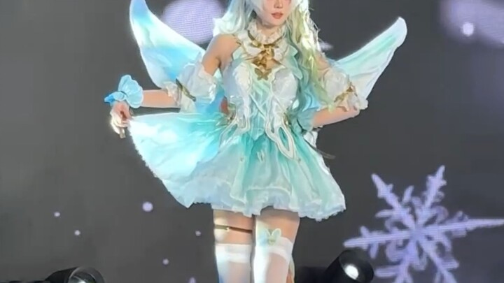 Thấy Lưu Doanh tại hội chợ anime!!! Lần này đúng chuẩn công chúa tiên nữ luôn!!!