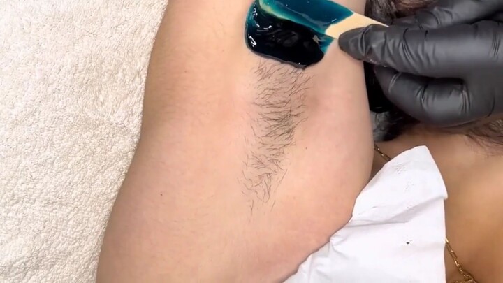 Clean armpit with waxing