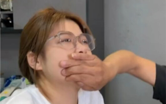 老妈的付款方式太时髦了...